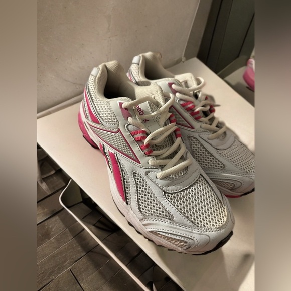 Reebok Women’s Susan G. Komen Relay For Life Running Shoes Size 8.5 - Picture 7 of 14